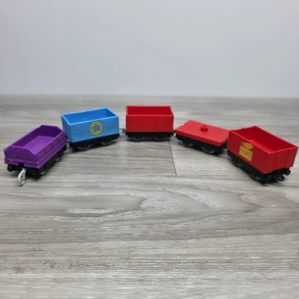 Thomas & Friends 2017 Cargo Car Lot - 5 Cars Teethed Wheels